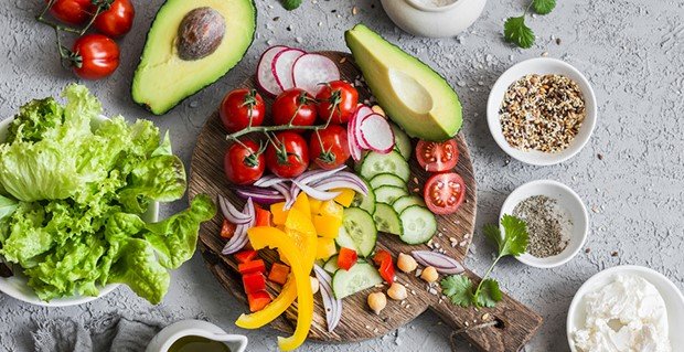 How To Make a Healthy Mediterranean Plate