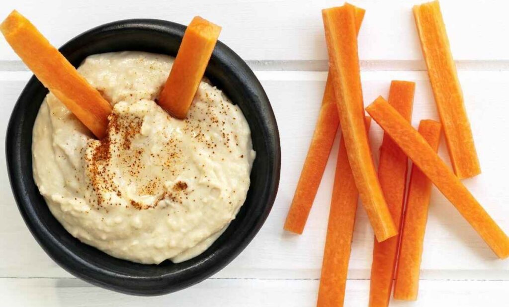 Carrot Sticks With Spicy Hummus